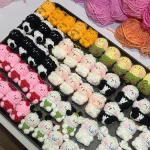 Bộ móc khóa len mini nhiều màu đang chuẩn bị tại LyliShop